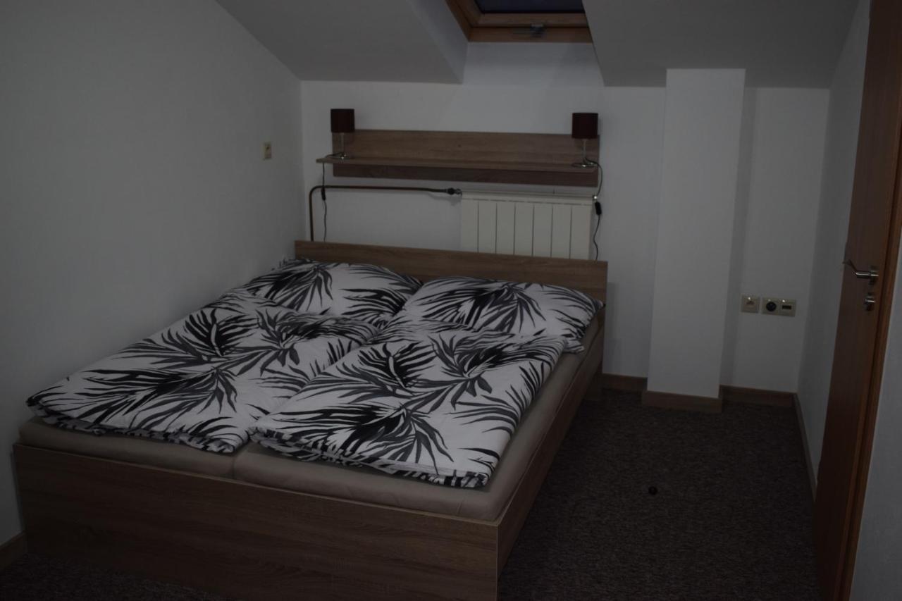 Ms-Ubytovanie Hotel โดลนีคูบีน ภายนอก รูปภาพ
